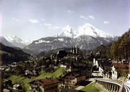 Postkartenverlag Hans Hartz: „Blick über Berchtesgaden auf den Watzmann, 1957“