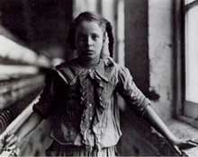 Lewis W. Hine: „Girl in cotton mill“, 1909