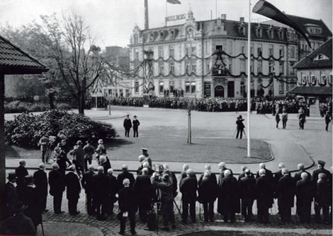 Gustav Alexander Thal: „Empfang des Reichspräsidenten Paul von Hindenburg am Oldenburger Hauptbahnhof, 7. Mai 1927“